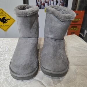 Cozy Gray Kids Boots Sz. 8
